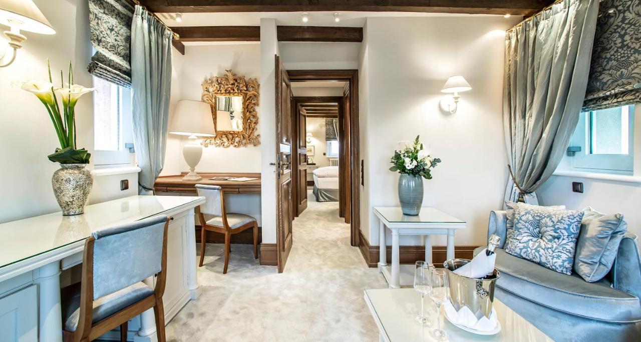 Victor'S Residenz-Hotel Schloss Berg Nennig Luaran gambar The interior of a suite at The Swan