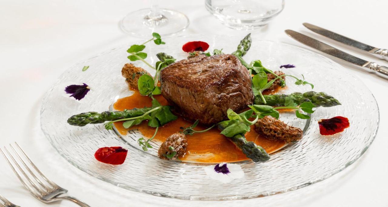 Victor'S Residenz-Hotel Schloss Berg Nennig Luaran gambar A steak prepared sous-vide