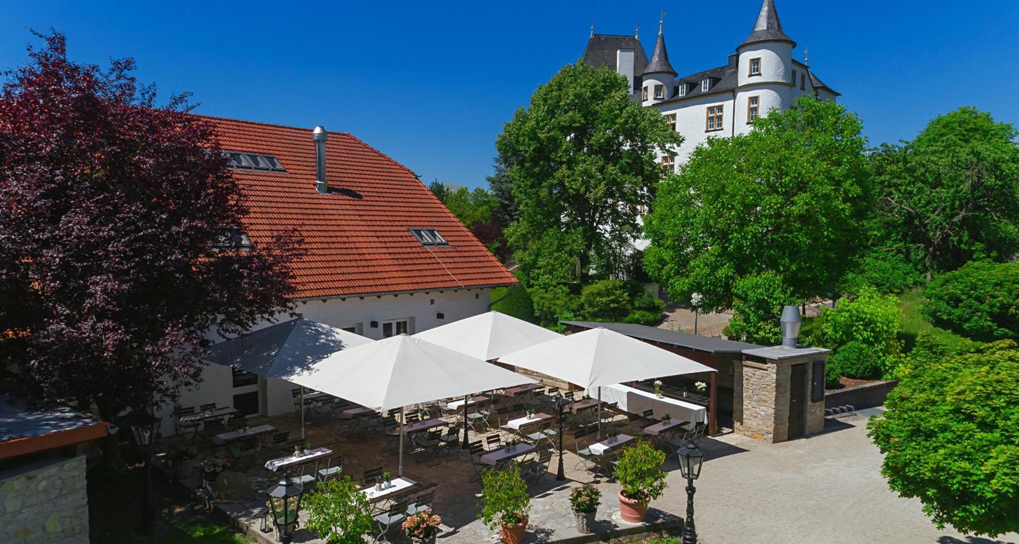 Victor'S Residenz-Hotel Schloss Berg Nennig Luaran gambar The restaurant in the castle