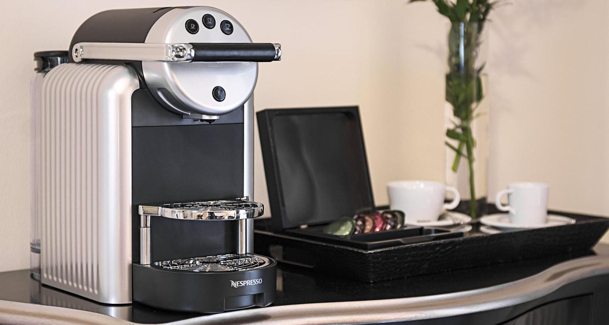 Victor'S Residenz-Hotel Schloss Berg Nennig Luaran gambar A Nespresso coffee machine