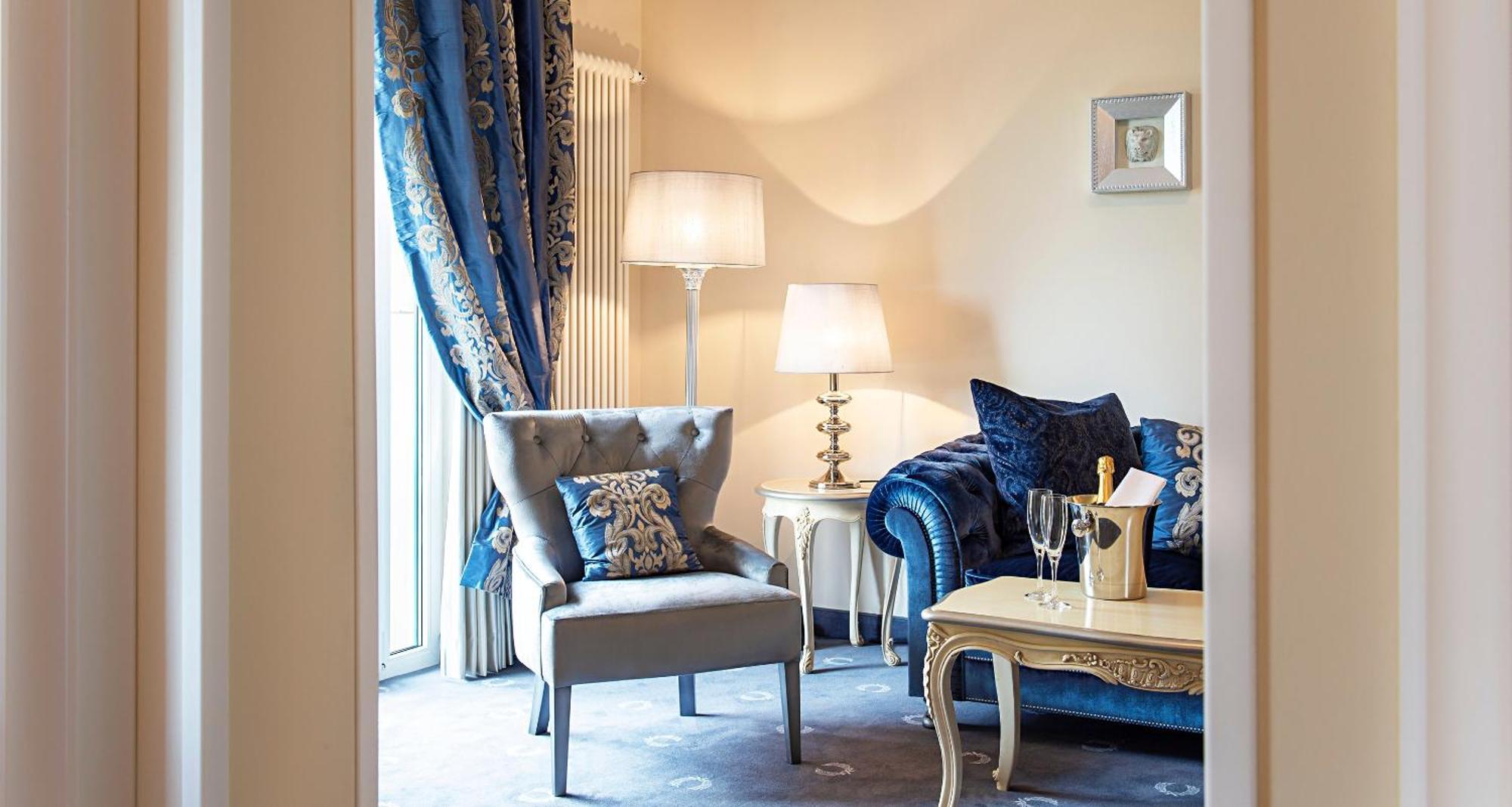 Victor'S Residenz-Hotel Schloss Berg Nennig Bilik gambar A suite at the hotel
