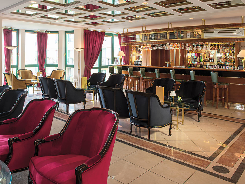 Victor'S Residenz-Hotel Schloss Berg Nennig Luaran gambar The bar